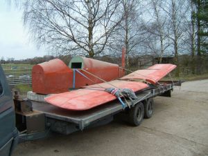 At Derby Airfield (UK): PNZ fuselage and wings arrive safely (March 2013)